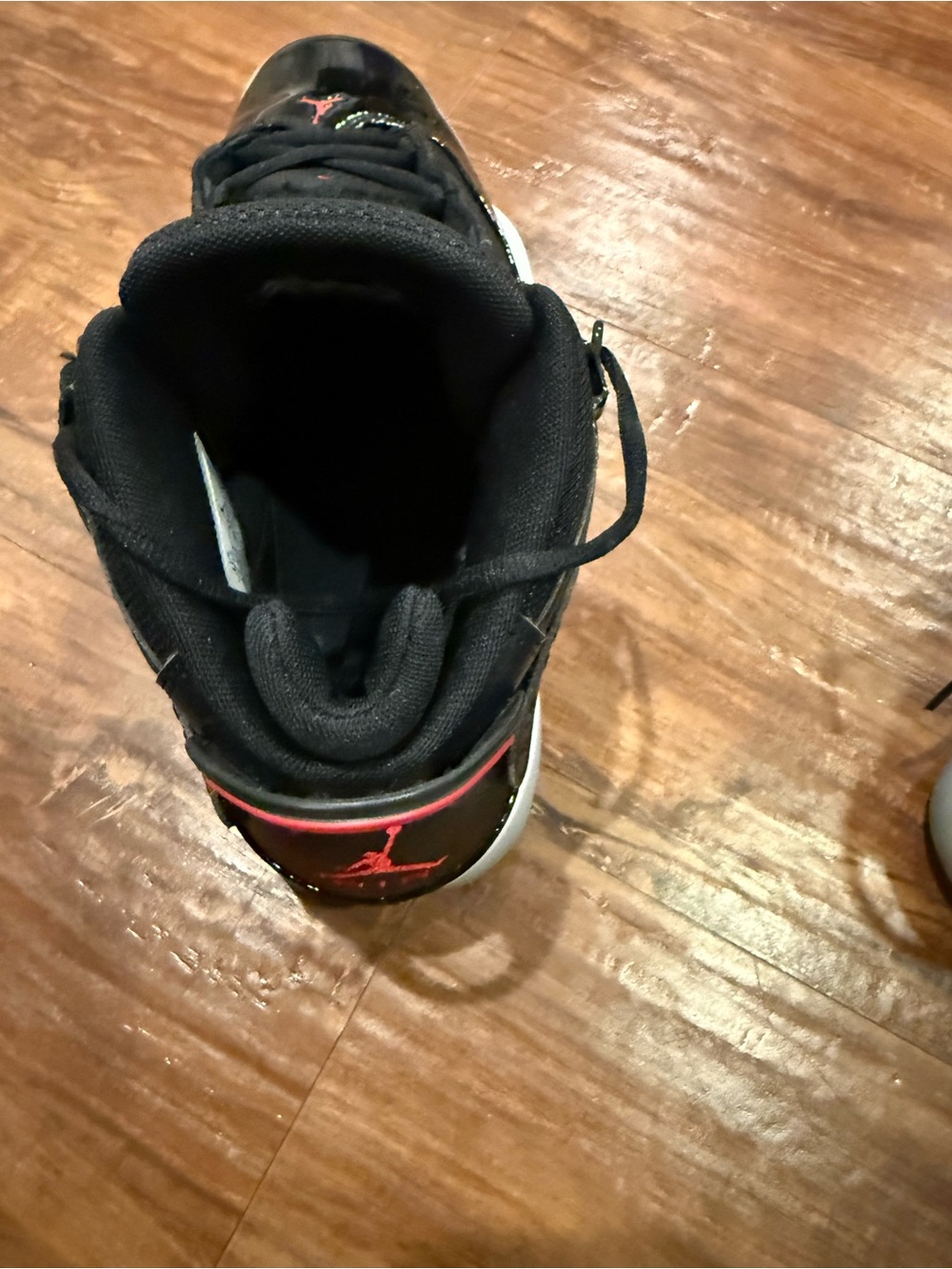 Jordan Men’s Black and Red Retro Basketball Sneakers - Picture 7 of 8